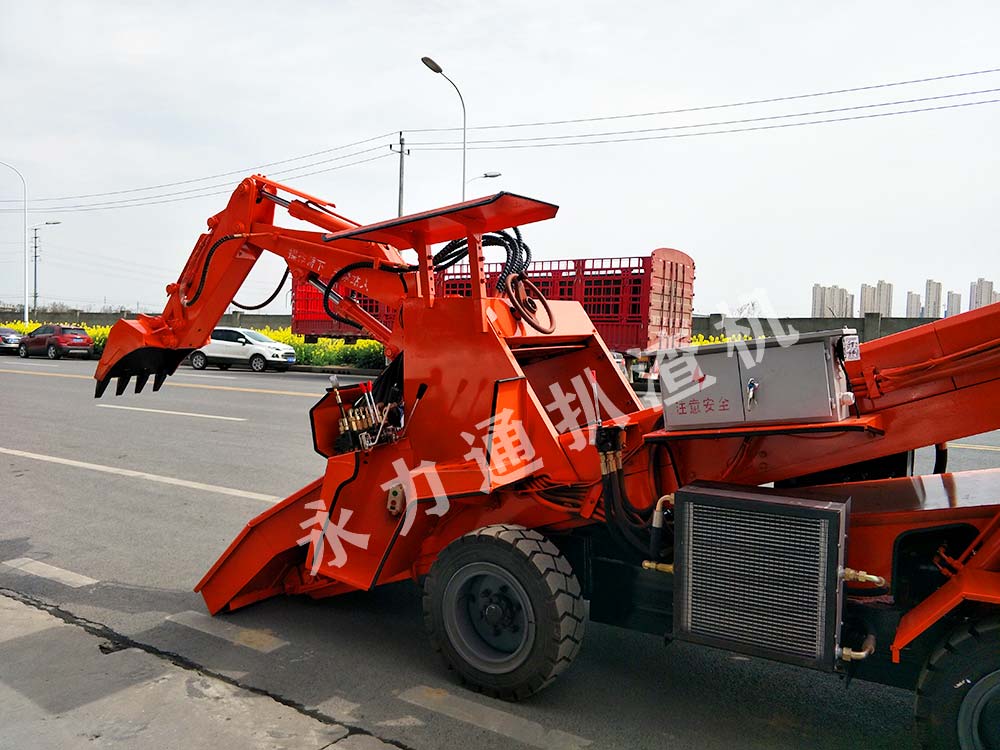 永力通扒渣機發(fā)車 (17).jpg